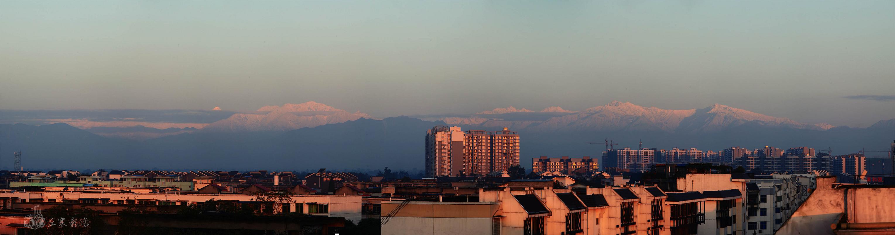 雪山全景2xiao.JPG
