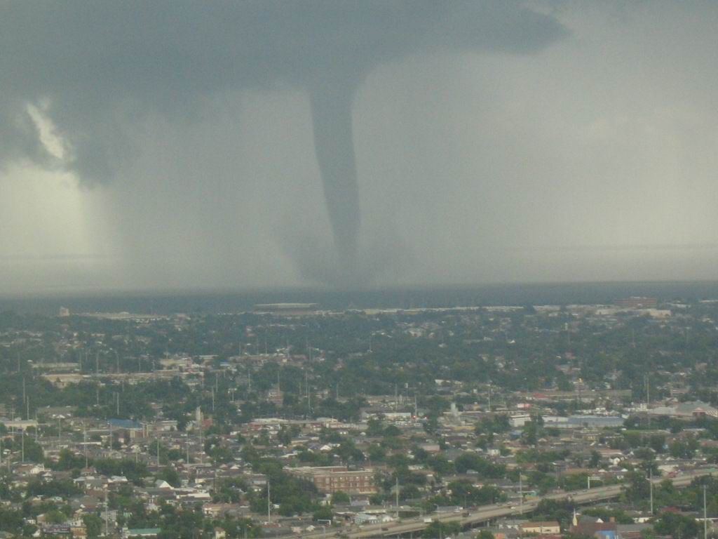 waterspout2.jpg