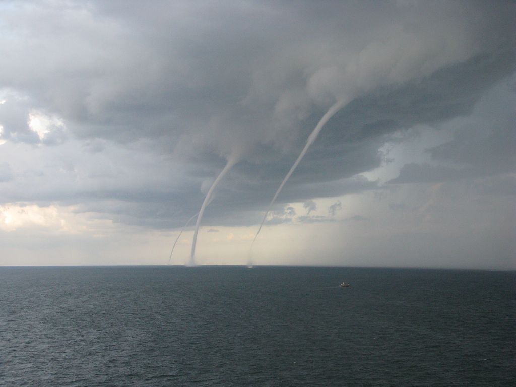 渤海湾-Waterspout.jpg