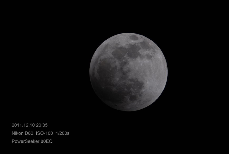 201112102035moon.jpg