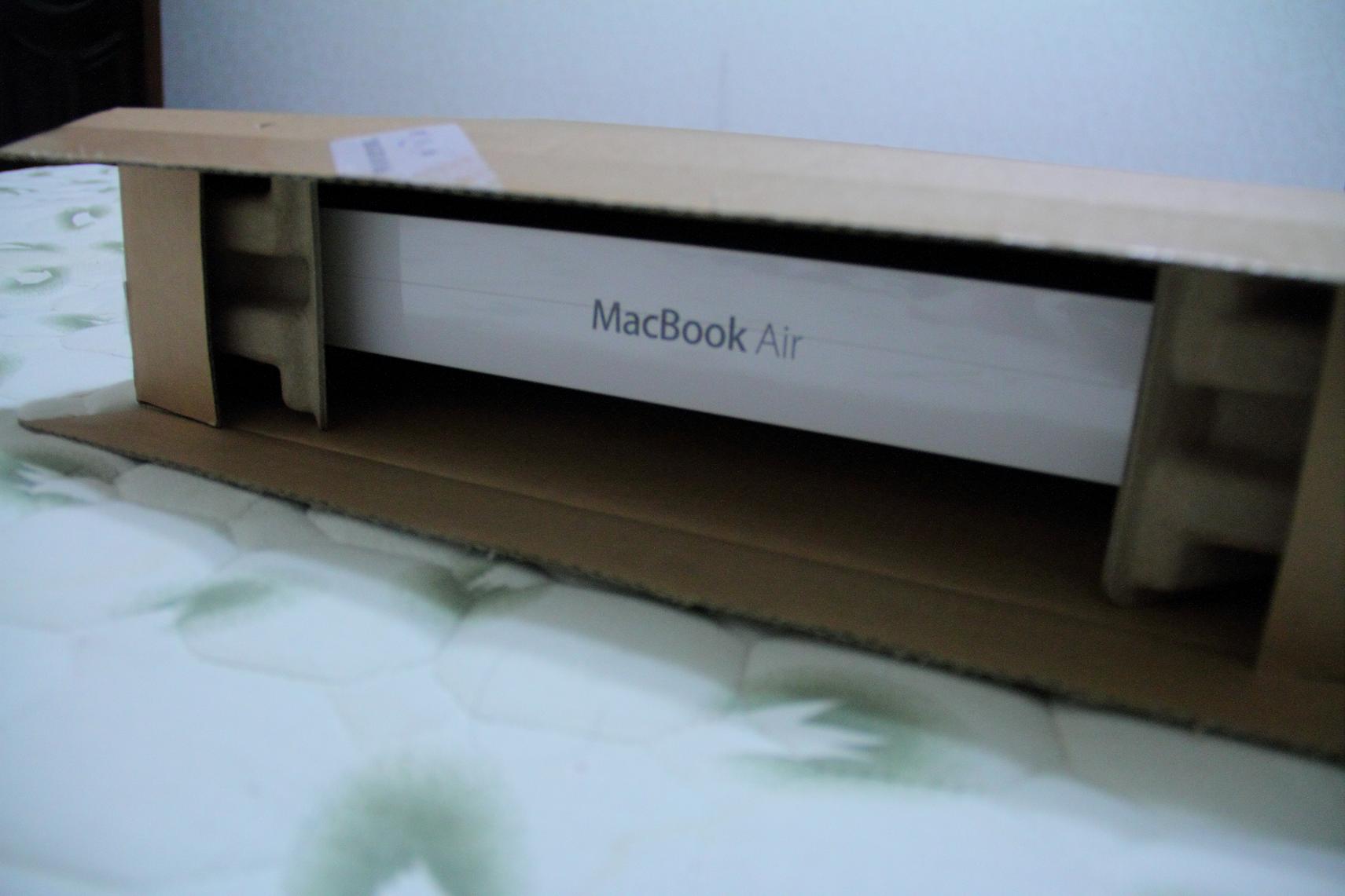 开箱图，可以看到里面的MAC AIR