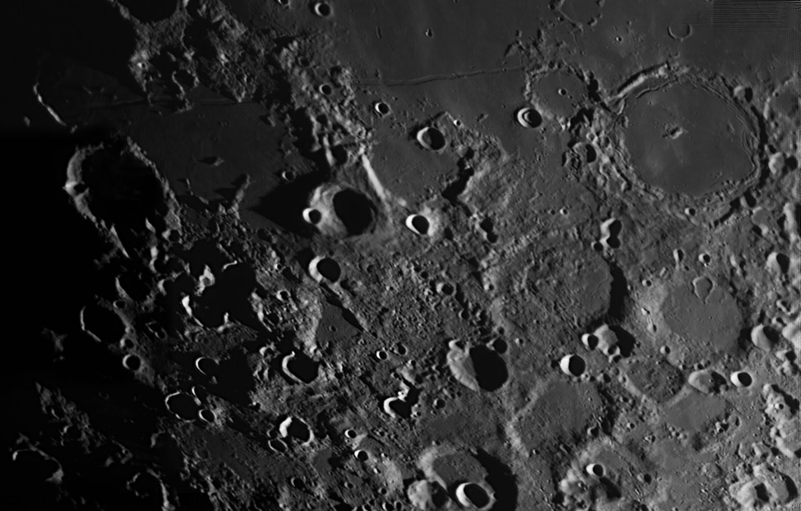月亮 20120401 07 Hesiodus & Pitatus.jpg