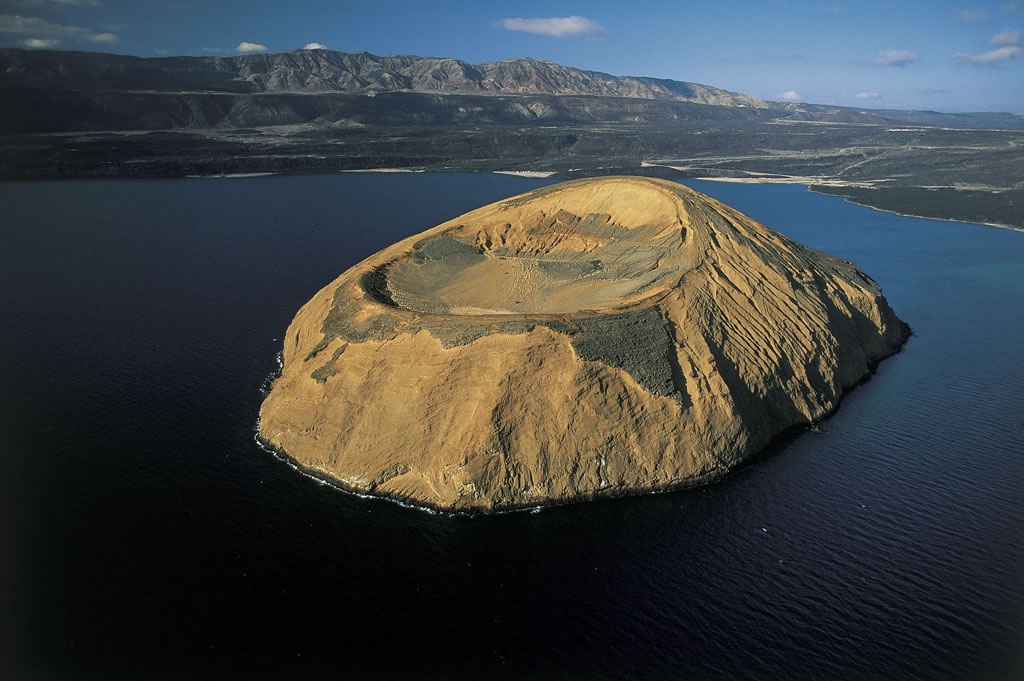 Guinni Kôma volcano, Goubbet Bay, Republic of Djibouti.jpg