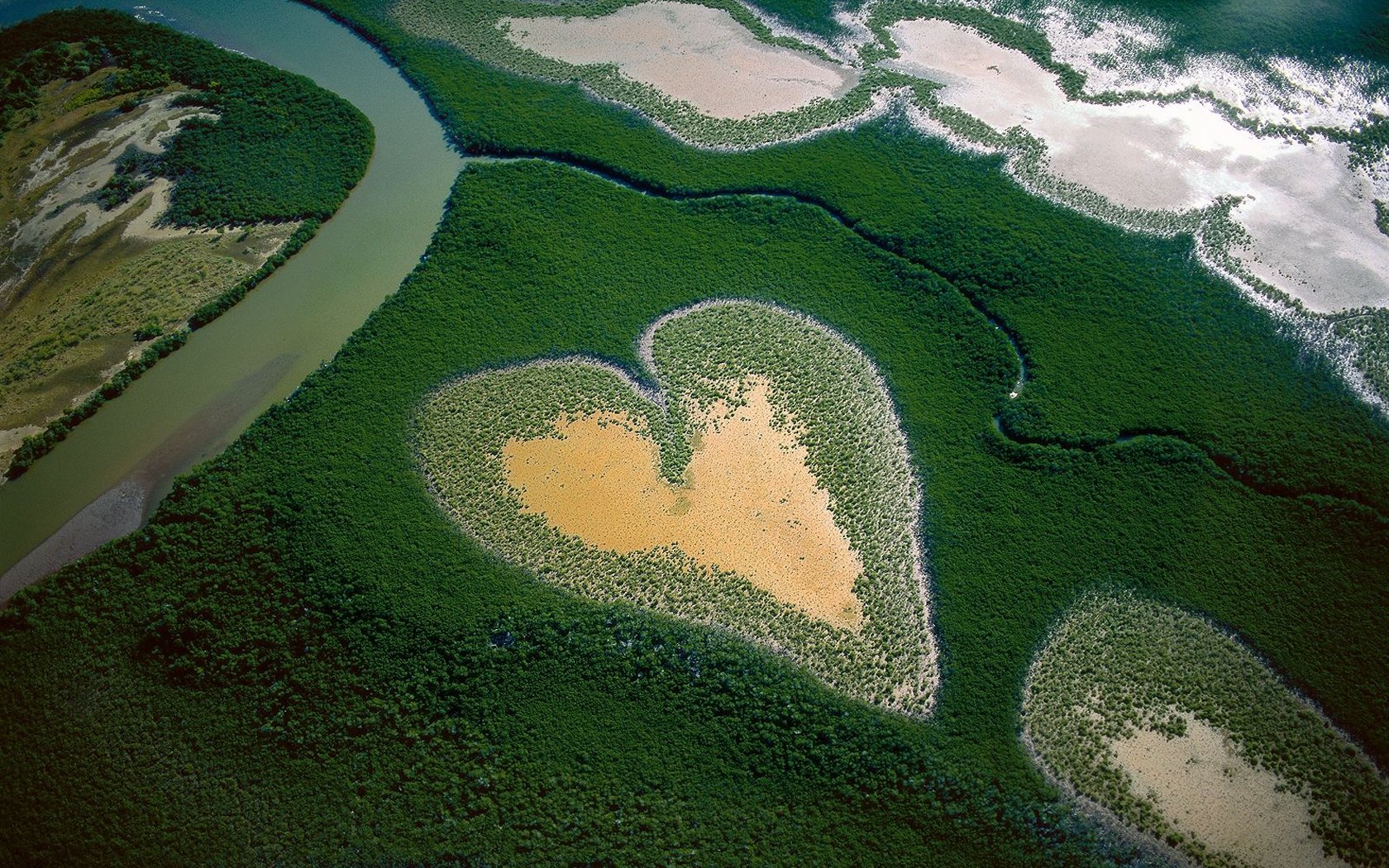 Heart in Voh, New Caledonia (French Overseas Territory) .jpg