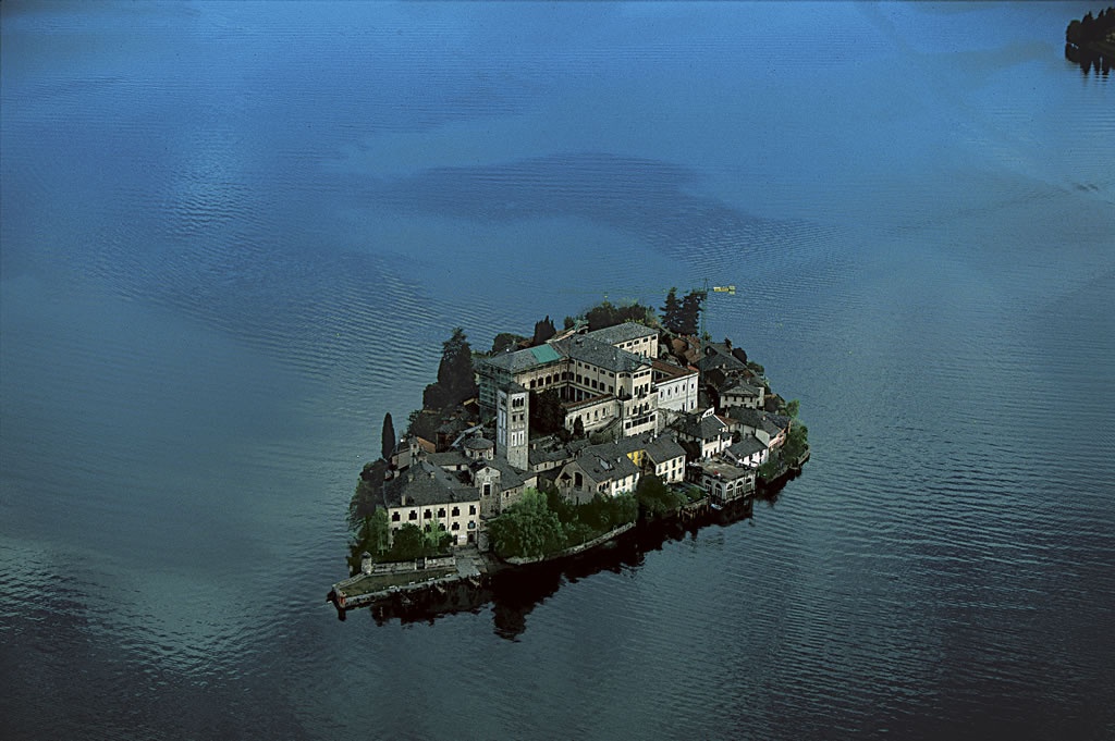 Island of San Giulio, Lake Orta, Piedmont, Italy.jpg