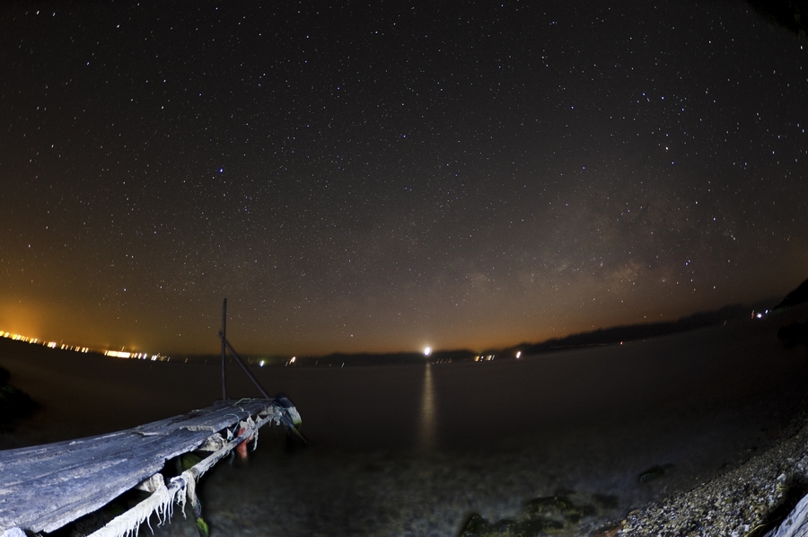 Milky way across the lake.jpg