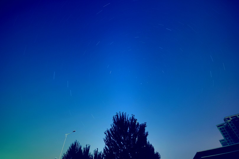 都市星轨.jpg