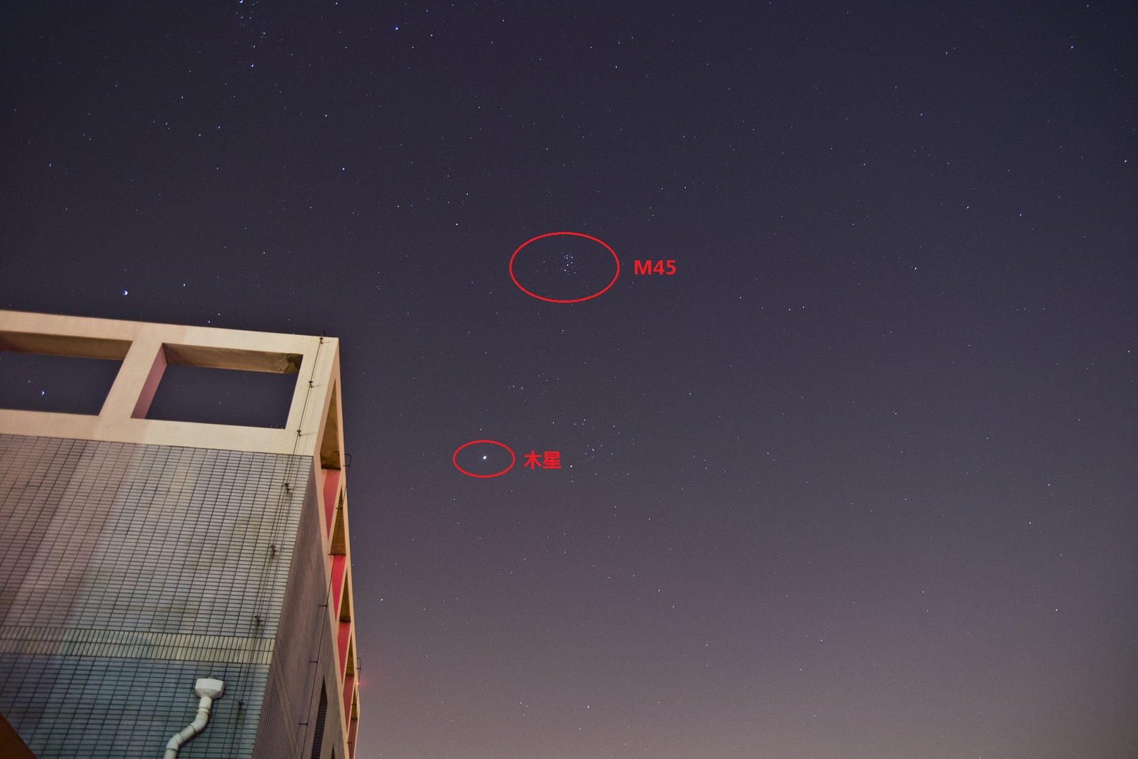换一个角度拍。ISO800，曝光15s