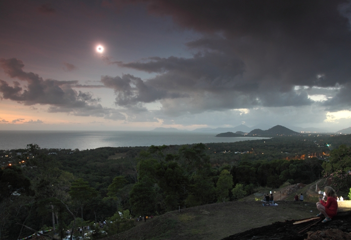 Cairns_eclipse.jpg