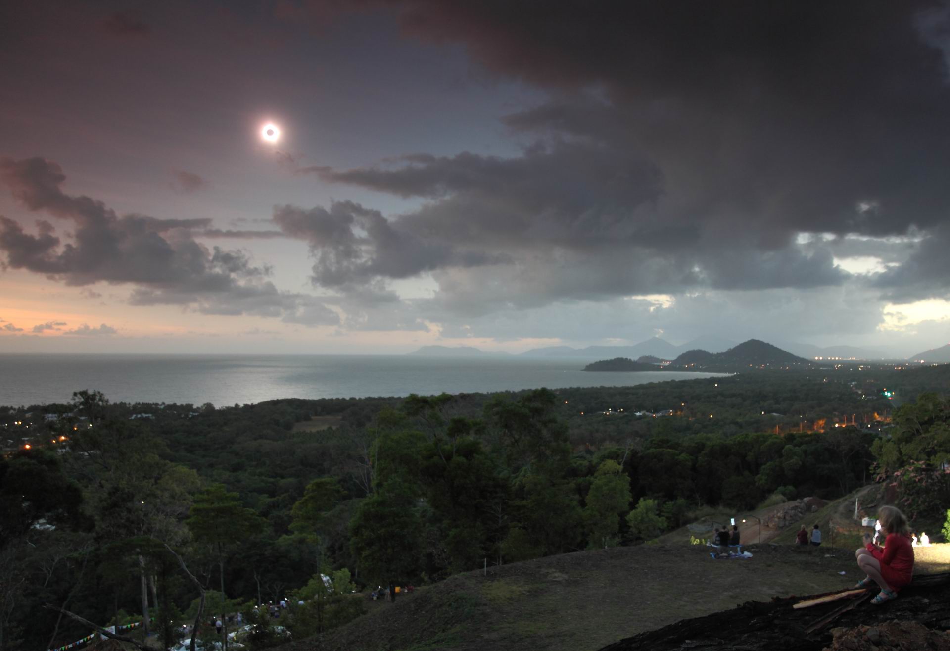 Cairns eclipse a.jpg