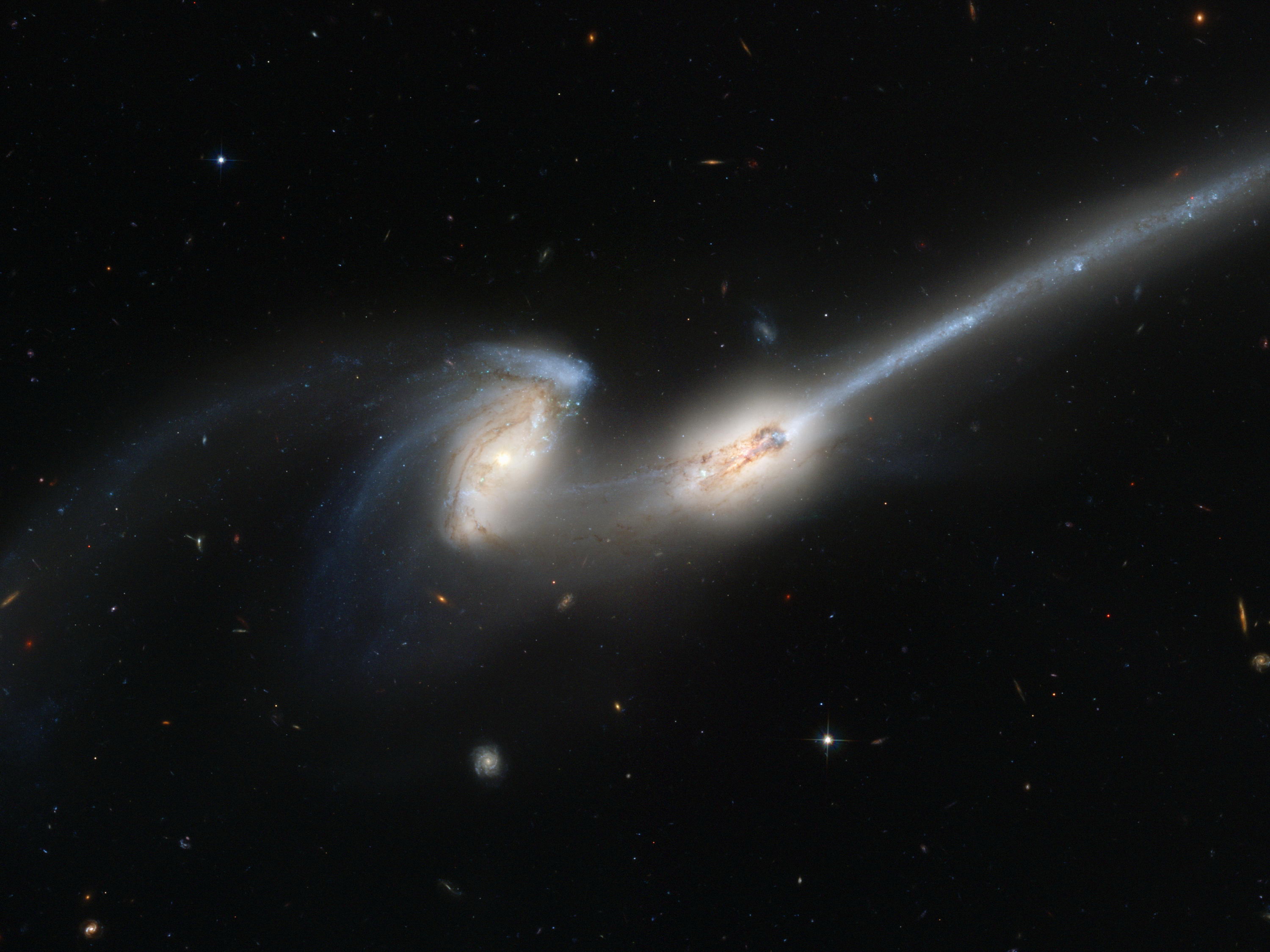 后发座_双鼠星系_NGC 4676_距地290万光年.JPG