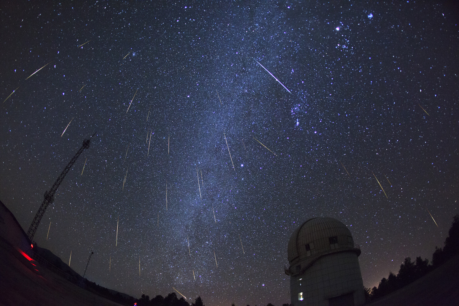 5D2-2012-12-13-part3-1-meteor-stacked.jpg