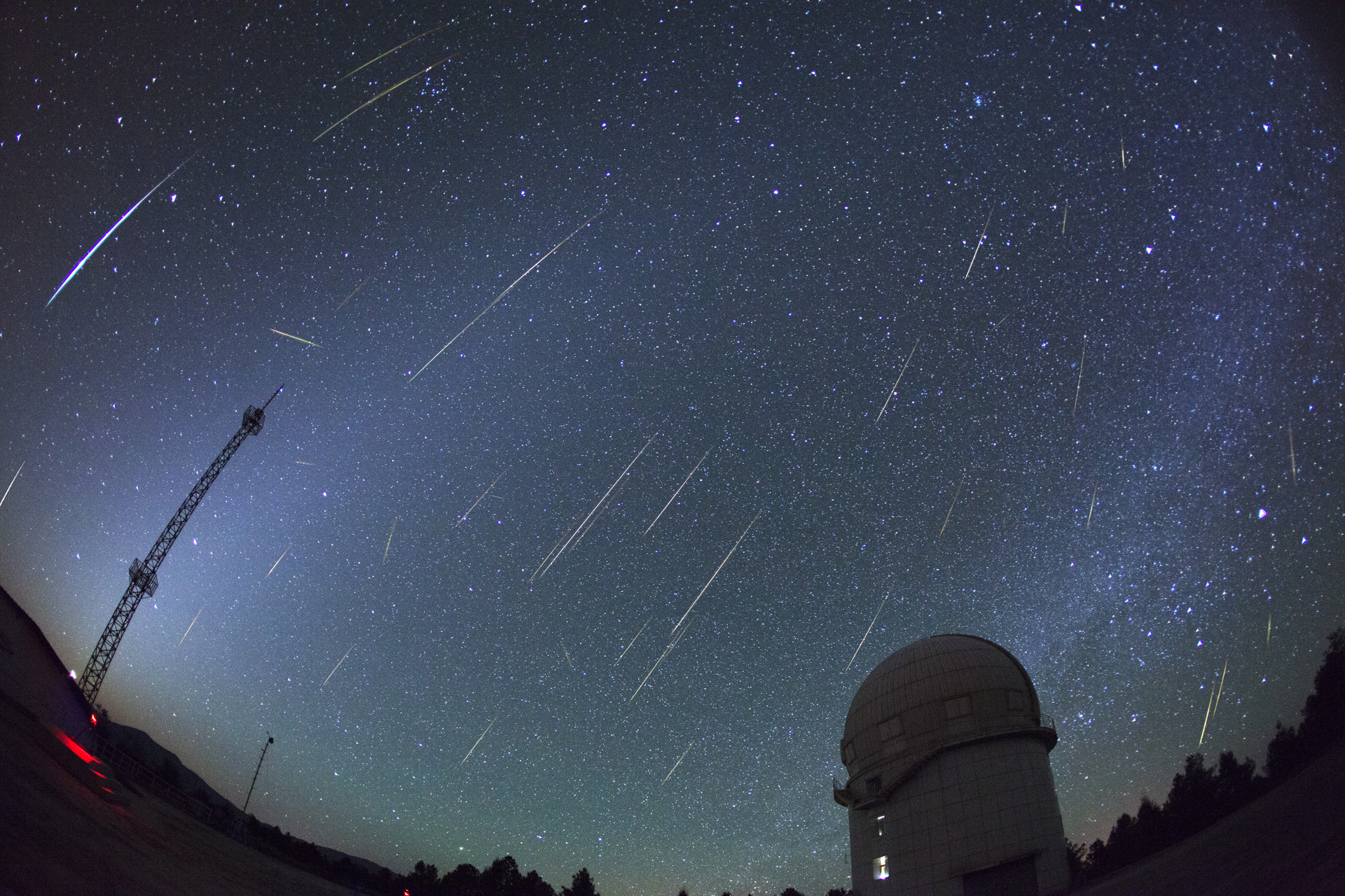 5D2-2012-12-13-part3-3-meteor-stacked.jpg