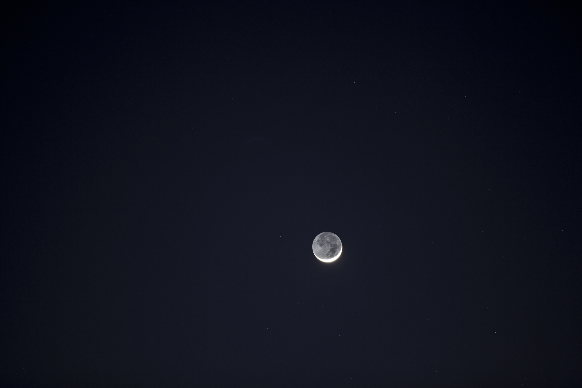 5D2-2012-12-15-part1-moon@200mm.jpg