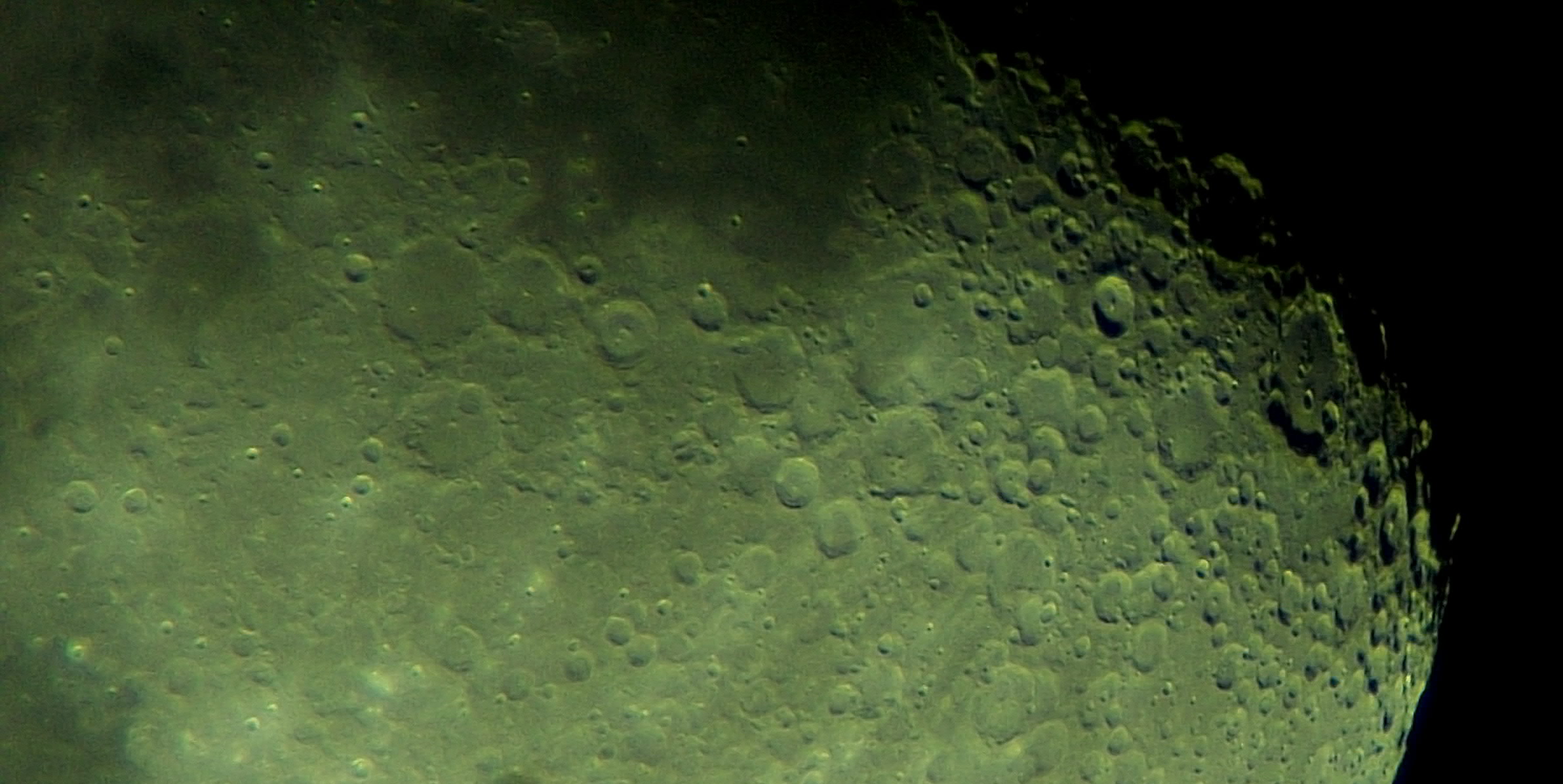 20130121克拉维环形山(#82A滤镜版).jpg