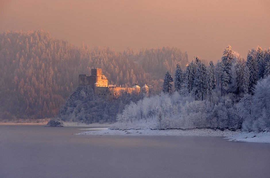 冬季的城堡 作者 Krzysztof Mierzejewski..jpg