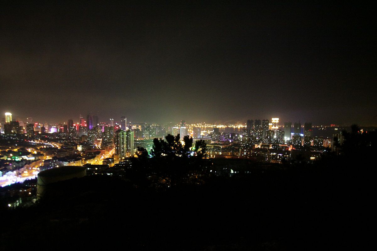 夜色中的大连东面