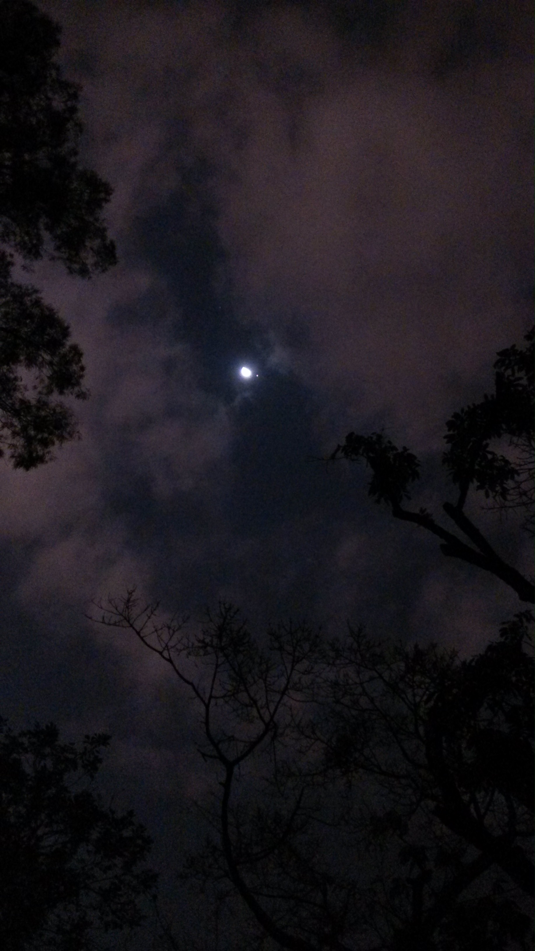手机：小米2；1/8秒；ISO：1276；焦距：4mm