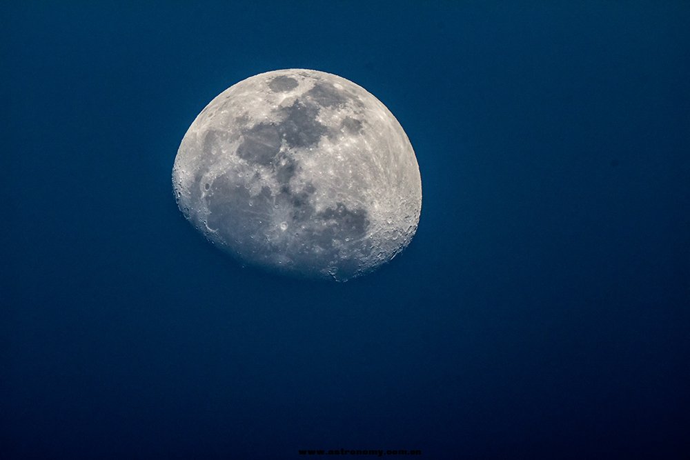 moon1x_2.jpg