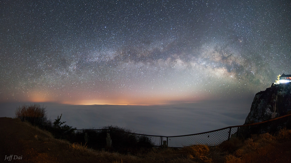 Milky Way and Zodiacal light over Mount Emei.jpg