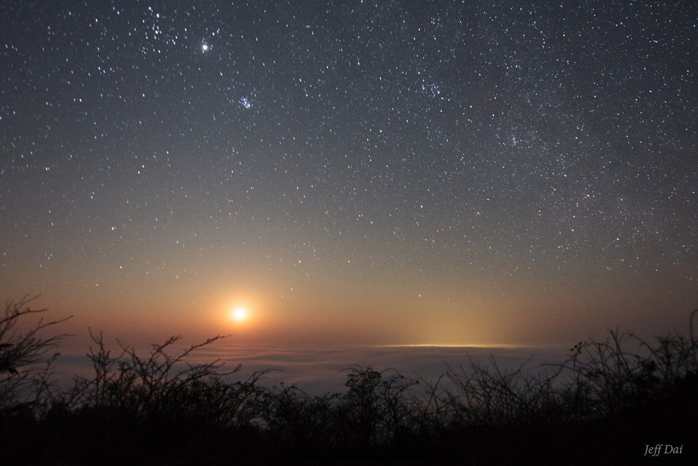 emei moon over mount emei.jpg