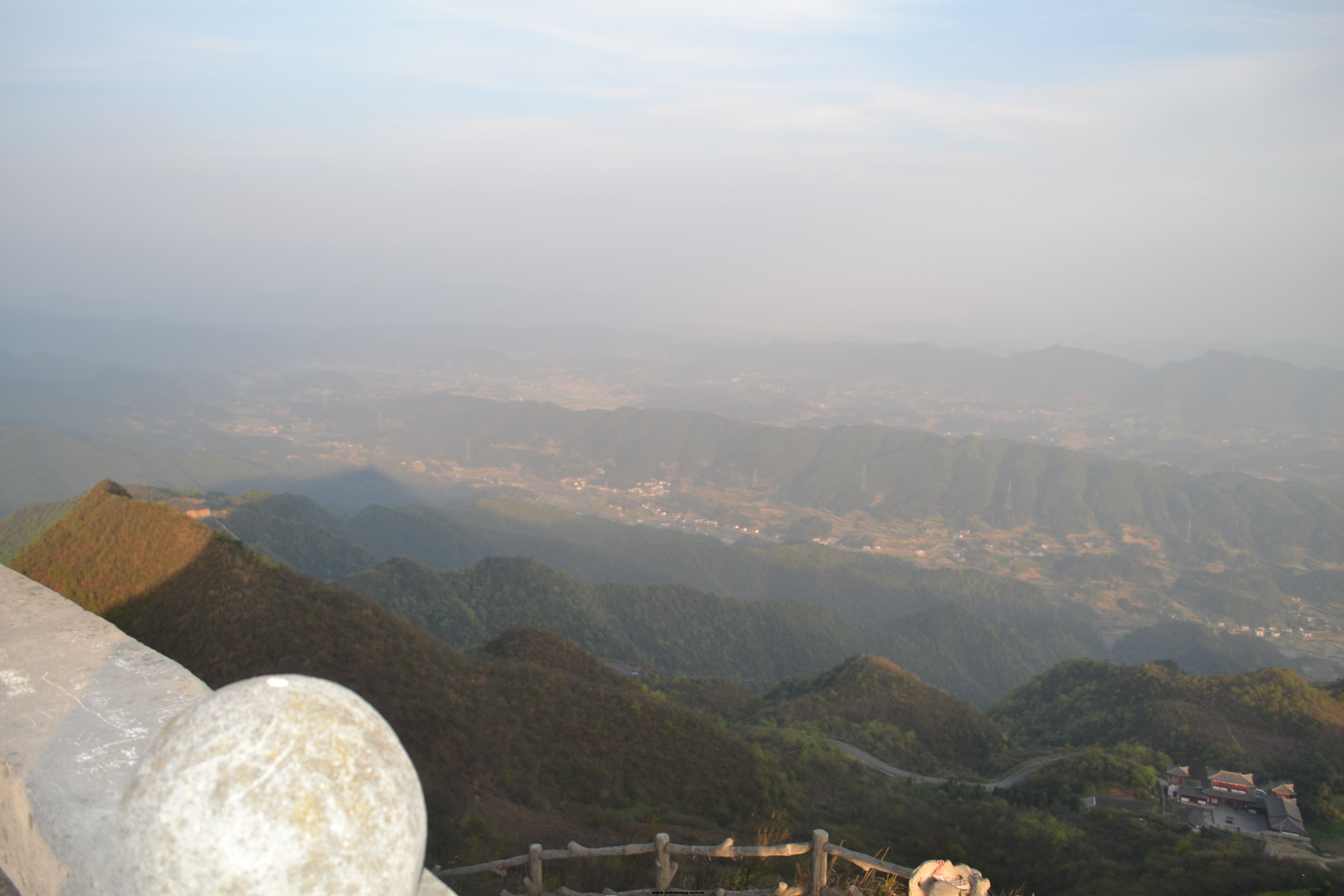 顶峰看山脚