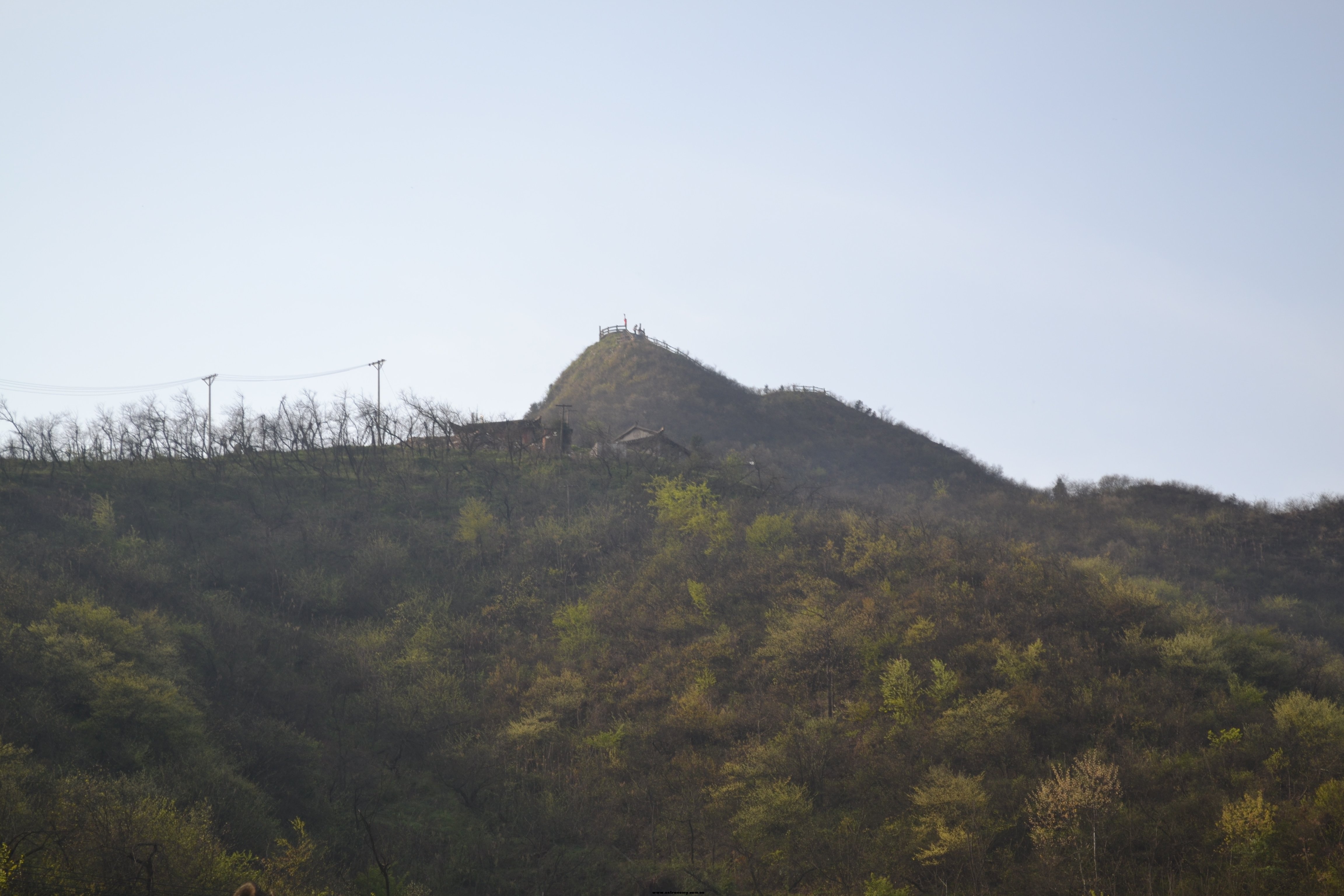 半山腰看顶峰