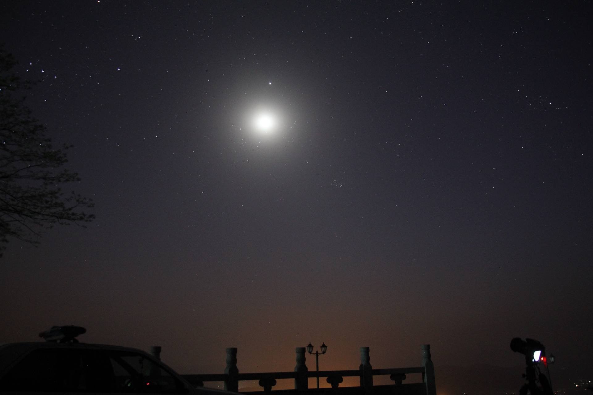 20130413月和木星毕宿五.jpg