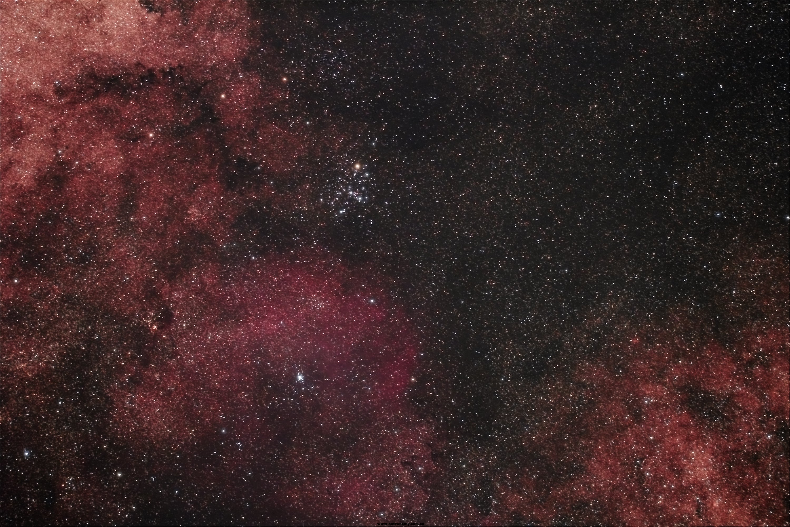 MILKWAY01-RESIZED-SCNR-NOISECOLOR-nebula .jpg