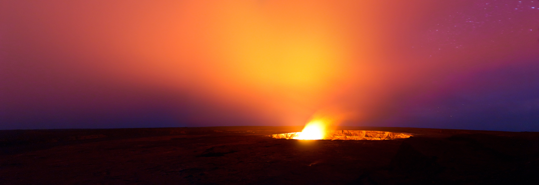 hawaii-hv-np-night-rain-kilauea-overlook-120.jpg