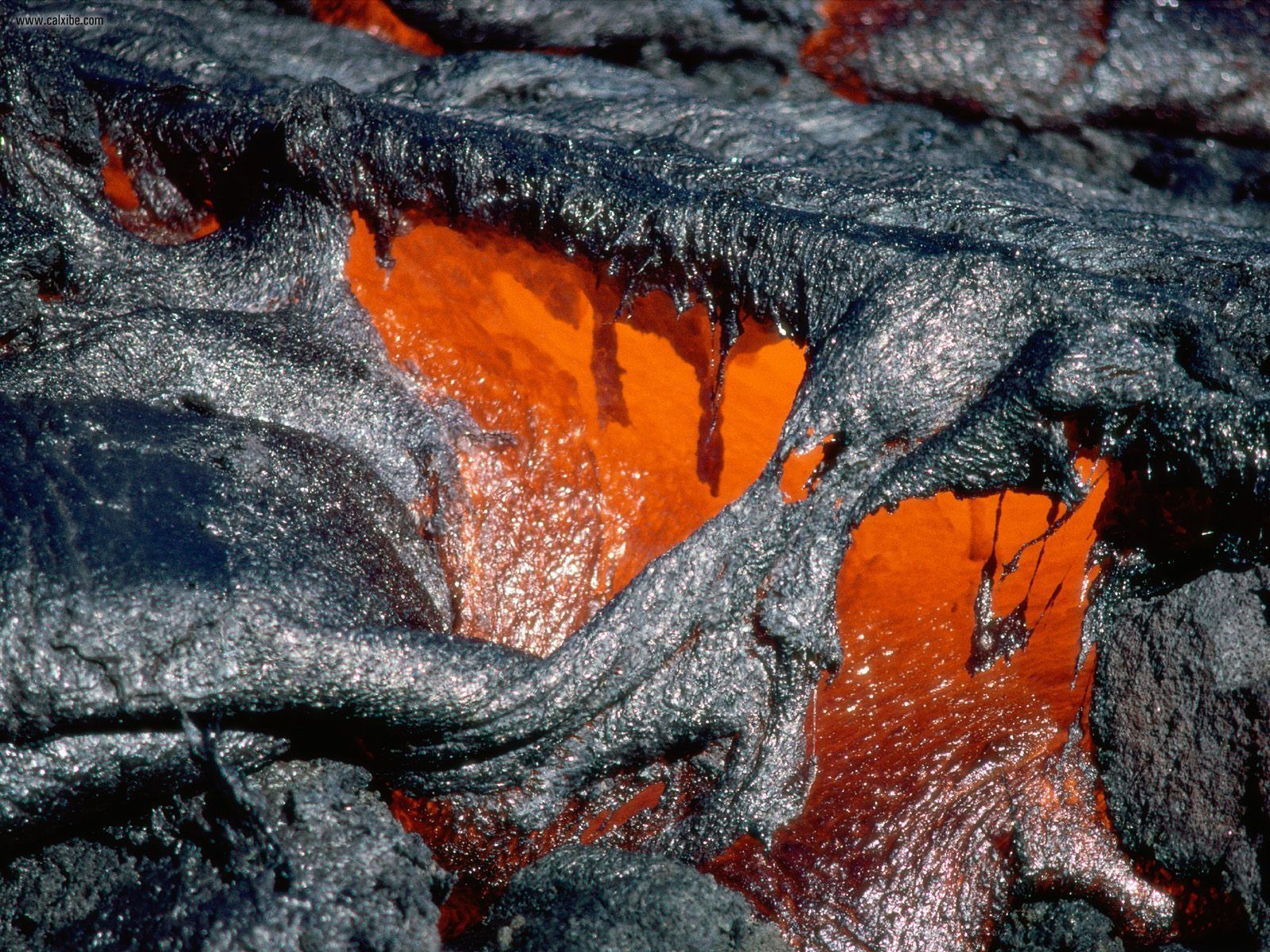 Lava_Flow_from_Kilauea_Kalapana_Hawaii.jpg