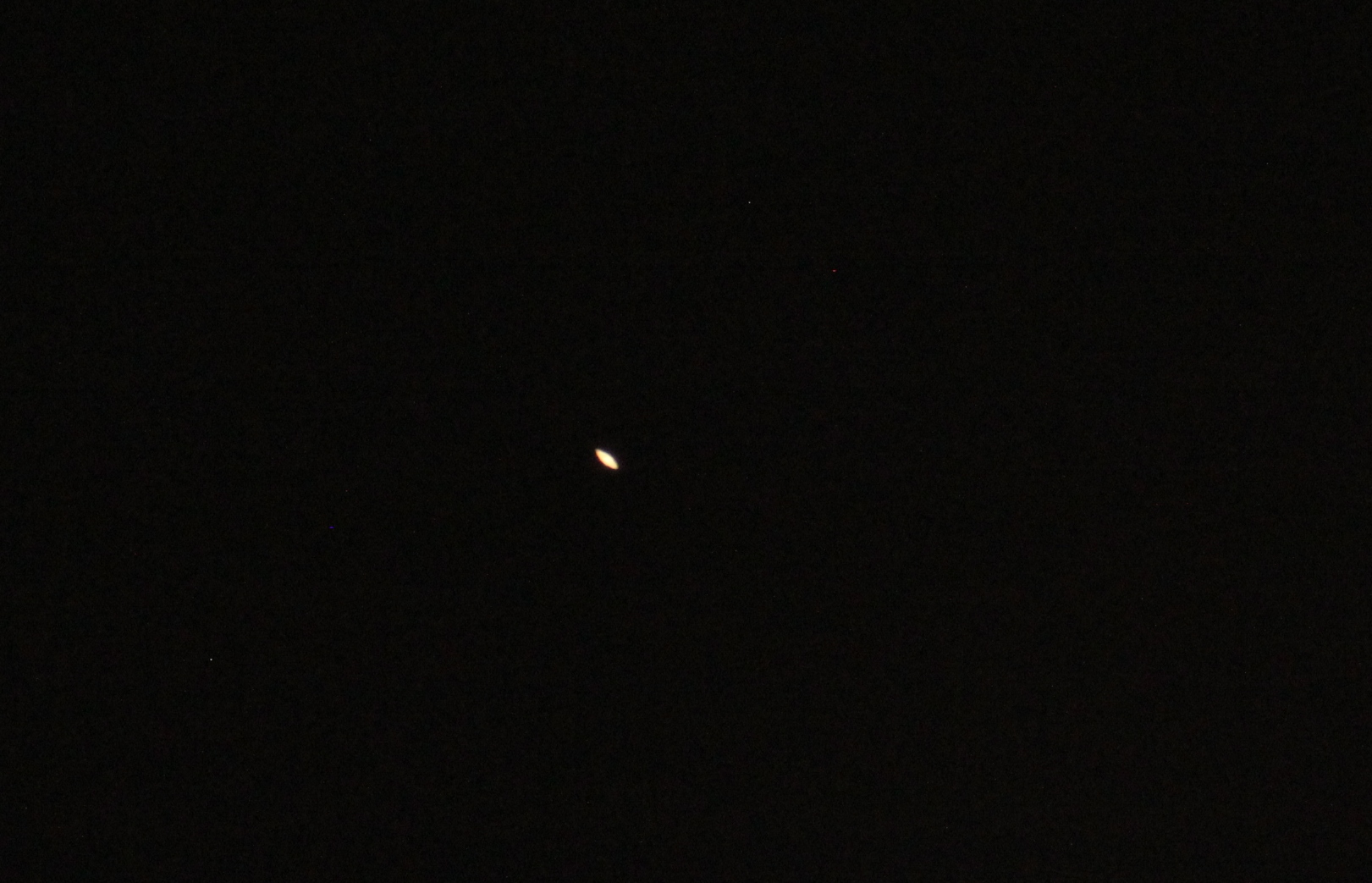 另附土星模糊照一张