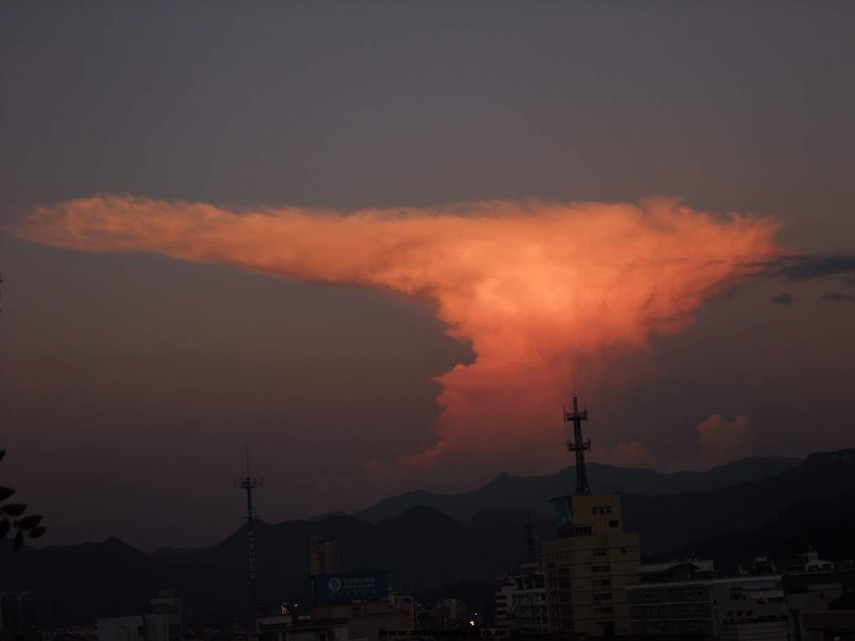 蘑菇云？