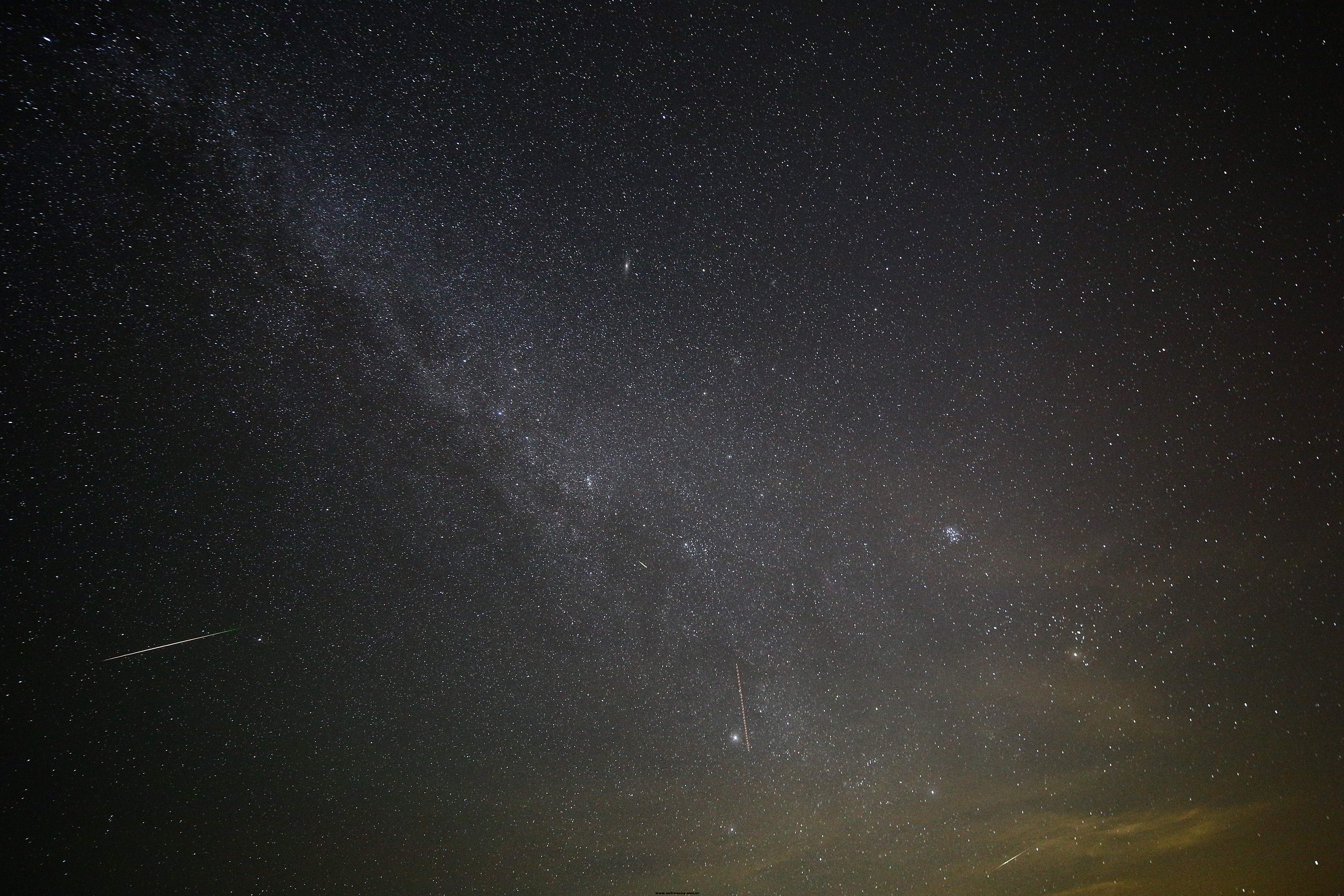 流星，这张里面能看见3颗