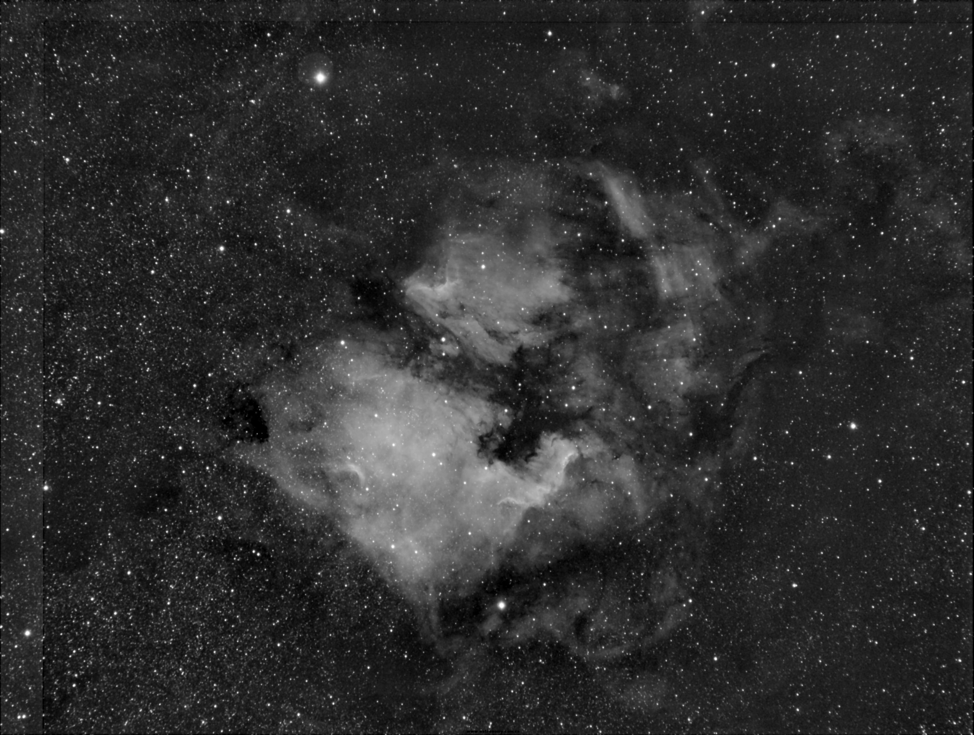 20130831_ngc7000_135F3.5_383l_Ha_20min_9_dbe_ddp.jpg