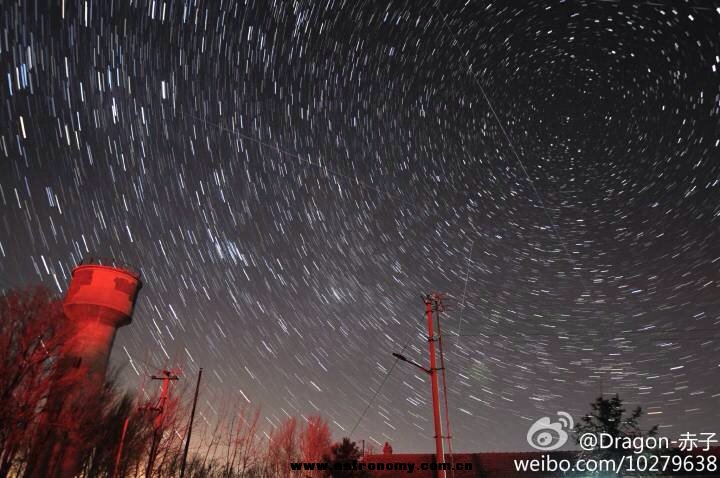 有三颗卫星的10分钟星轨