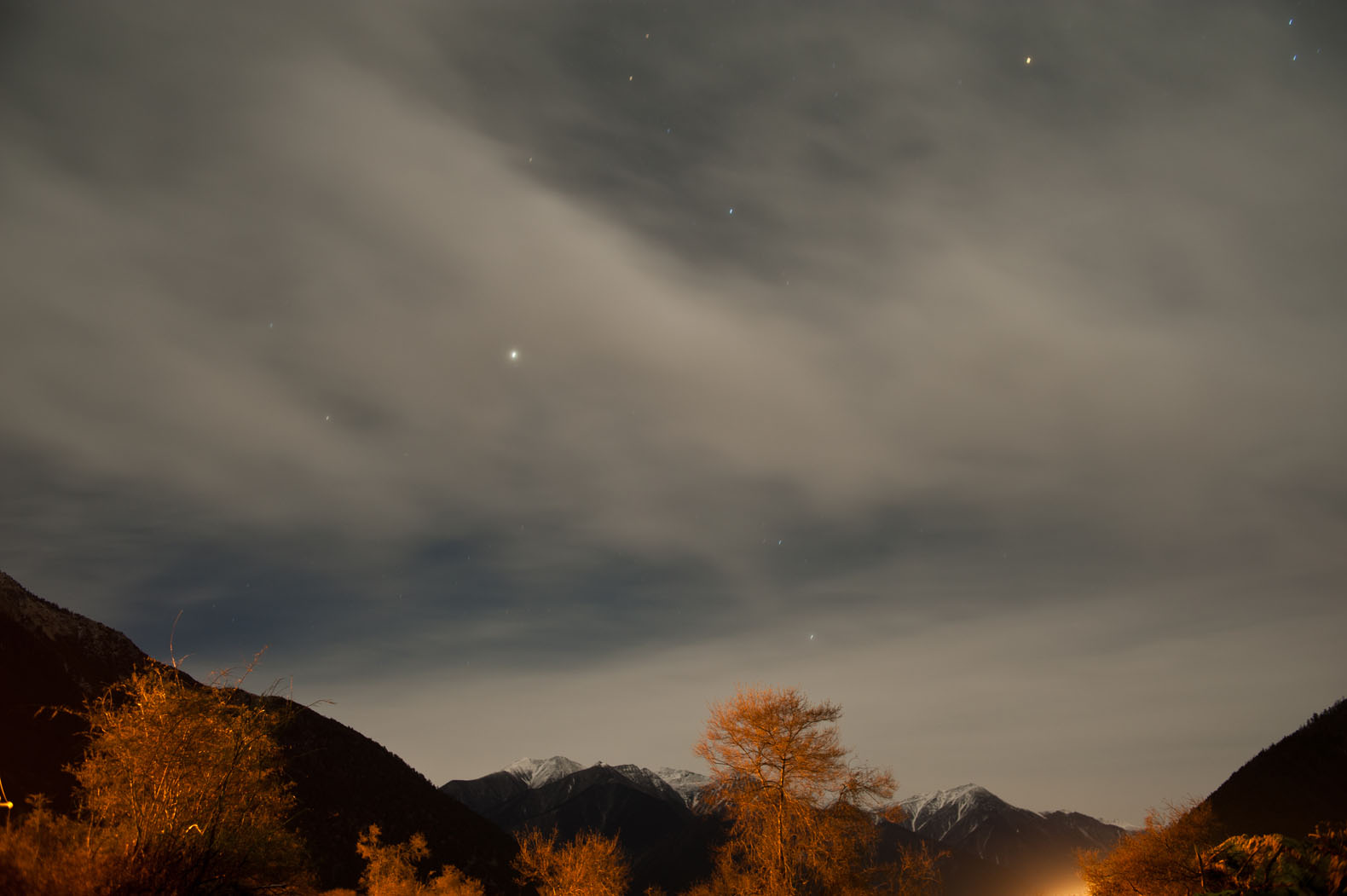 D700+Summicron R35 E48东方天空的木星和薄云