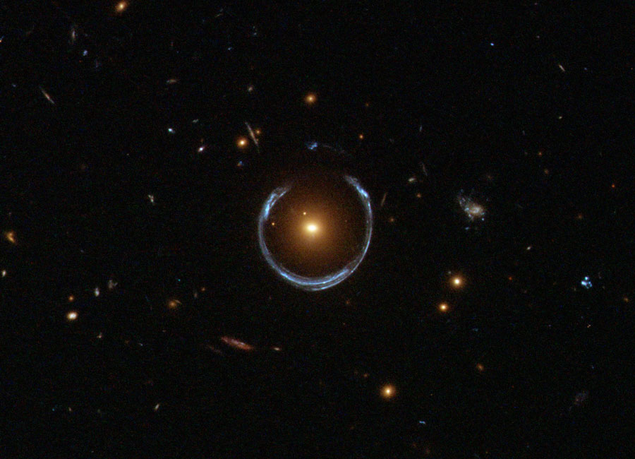 lensshoe_hubble_900.jpg