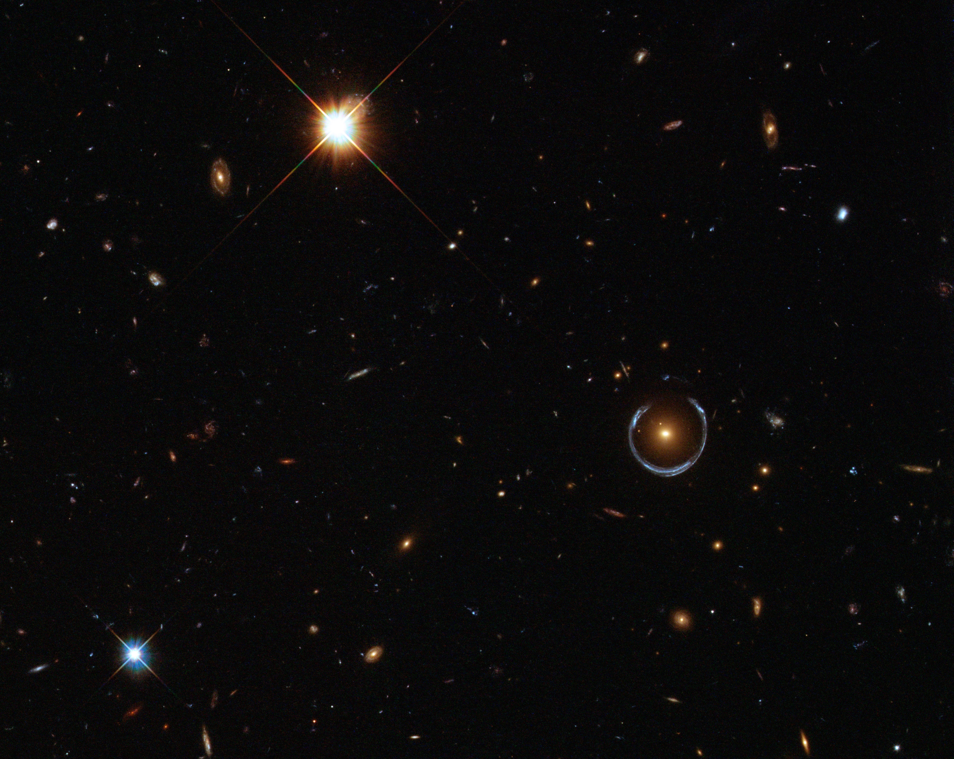 lensshoe_hubble_3235.jpg