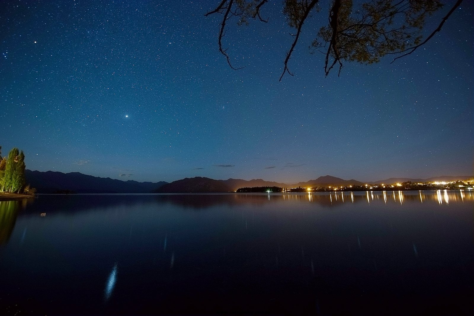 星空下的wanaka.jpg