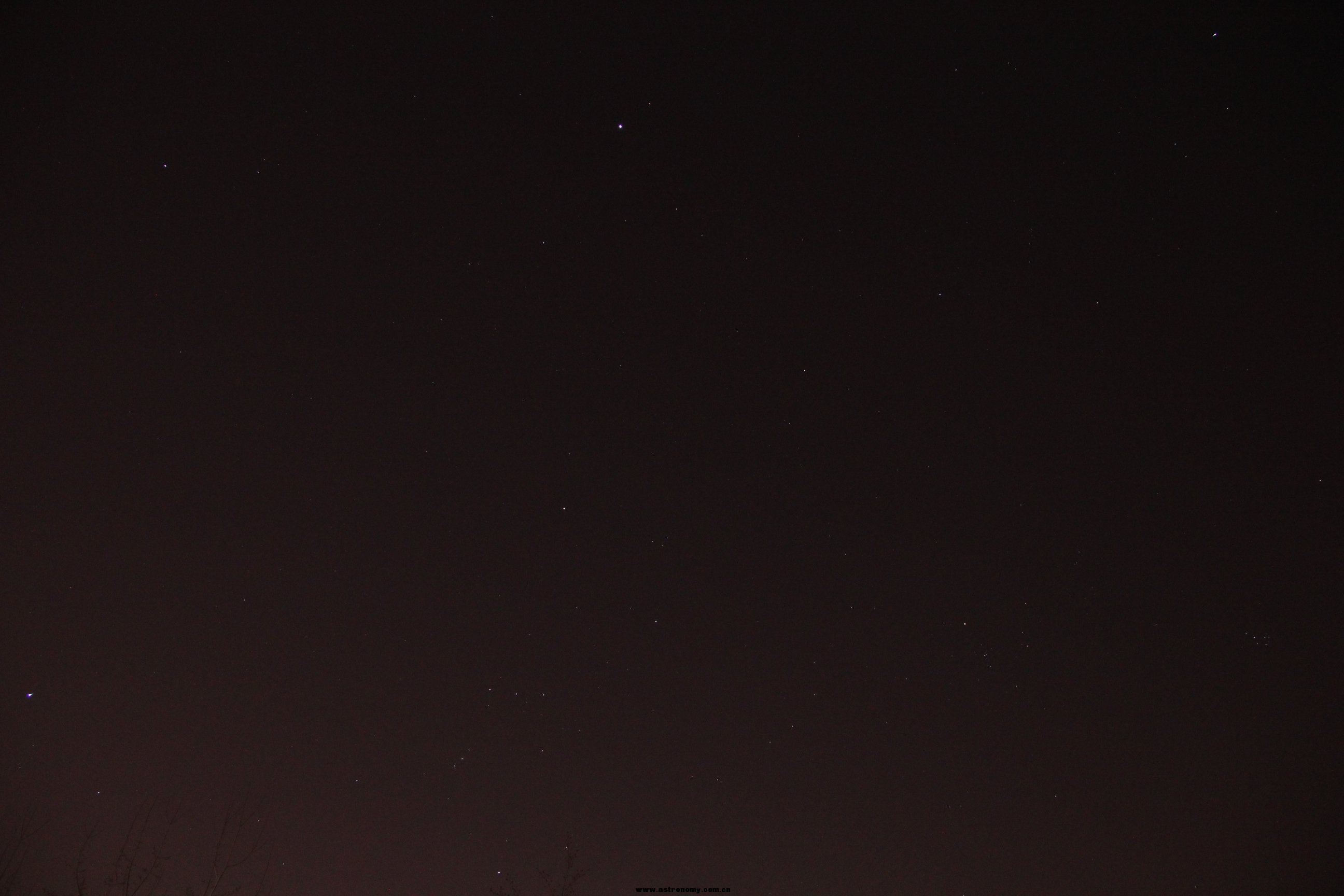 这张算是大合影了，小犬，双子+木星，天狼星，猎户，金牛，昴星团，右上角好像还捎带上了御夫座的五车二。 ...