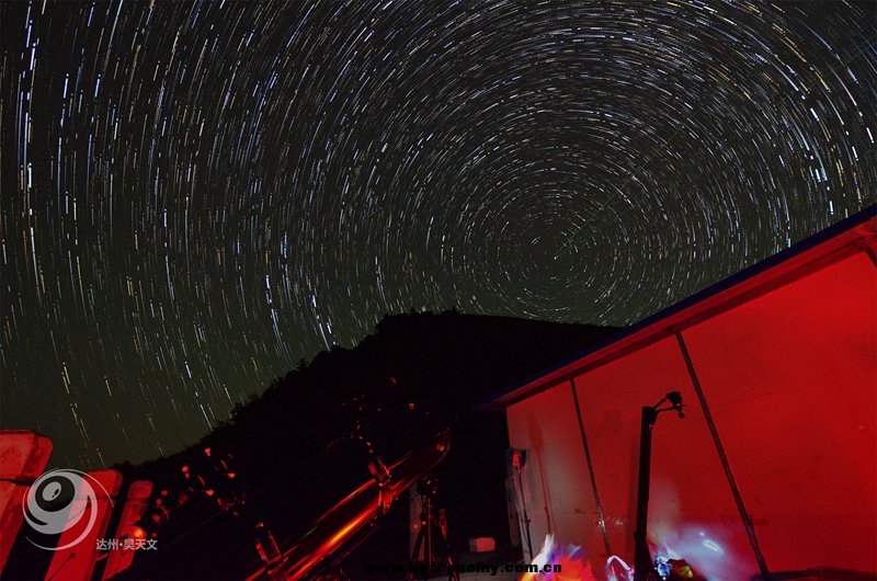 八台山星轨--摄影：丁磊.jpg