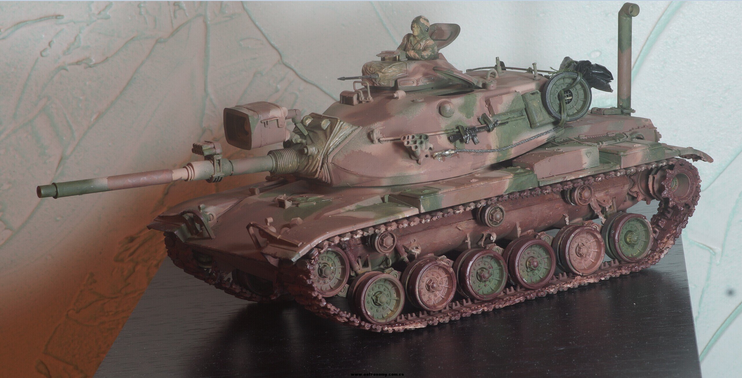 M60-MODEL-used02-FULLL.jpg