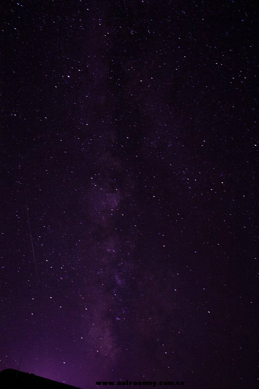 银河的左边有一颗流星~