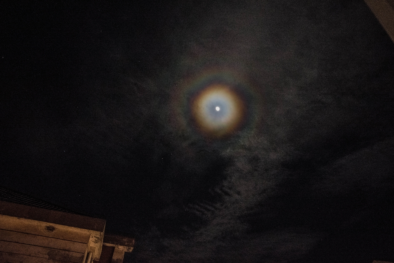 大连元旦夜出现月晕！