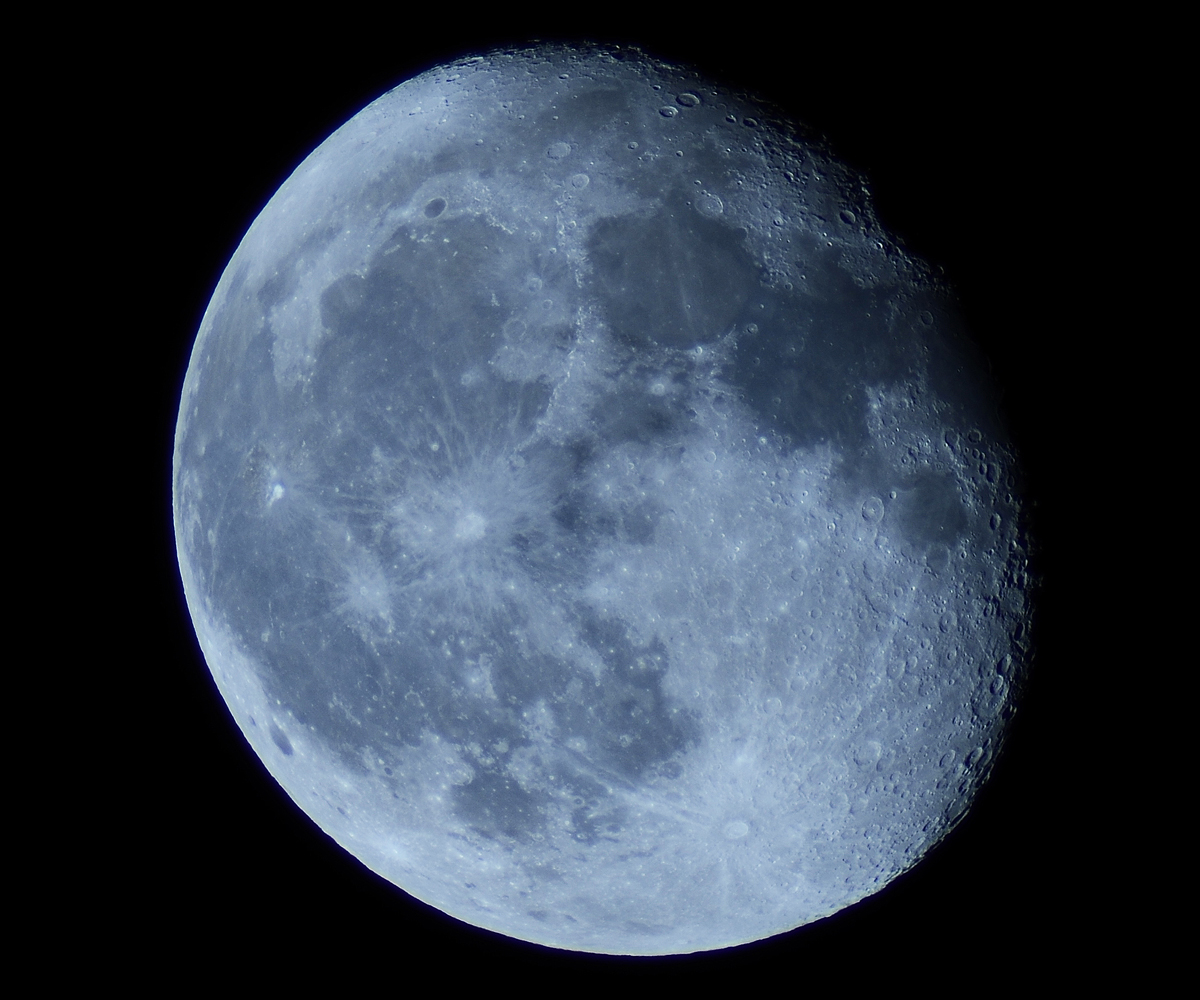 moon_2.jpg