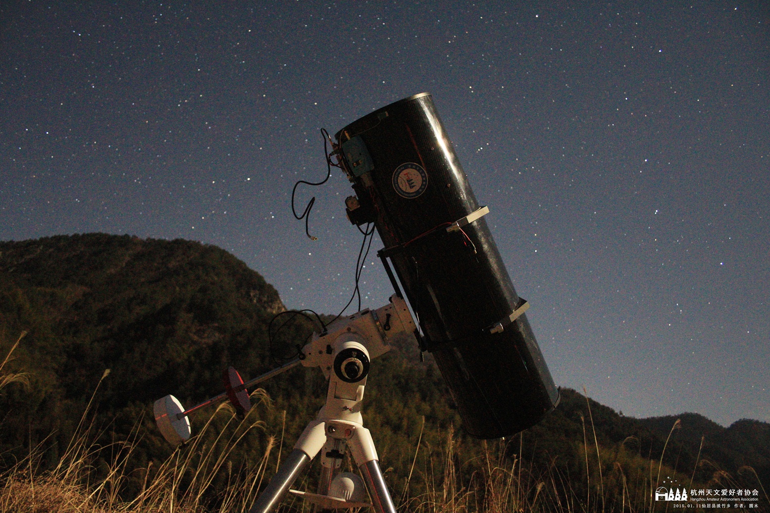 2 星空下的望远镜.JPG