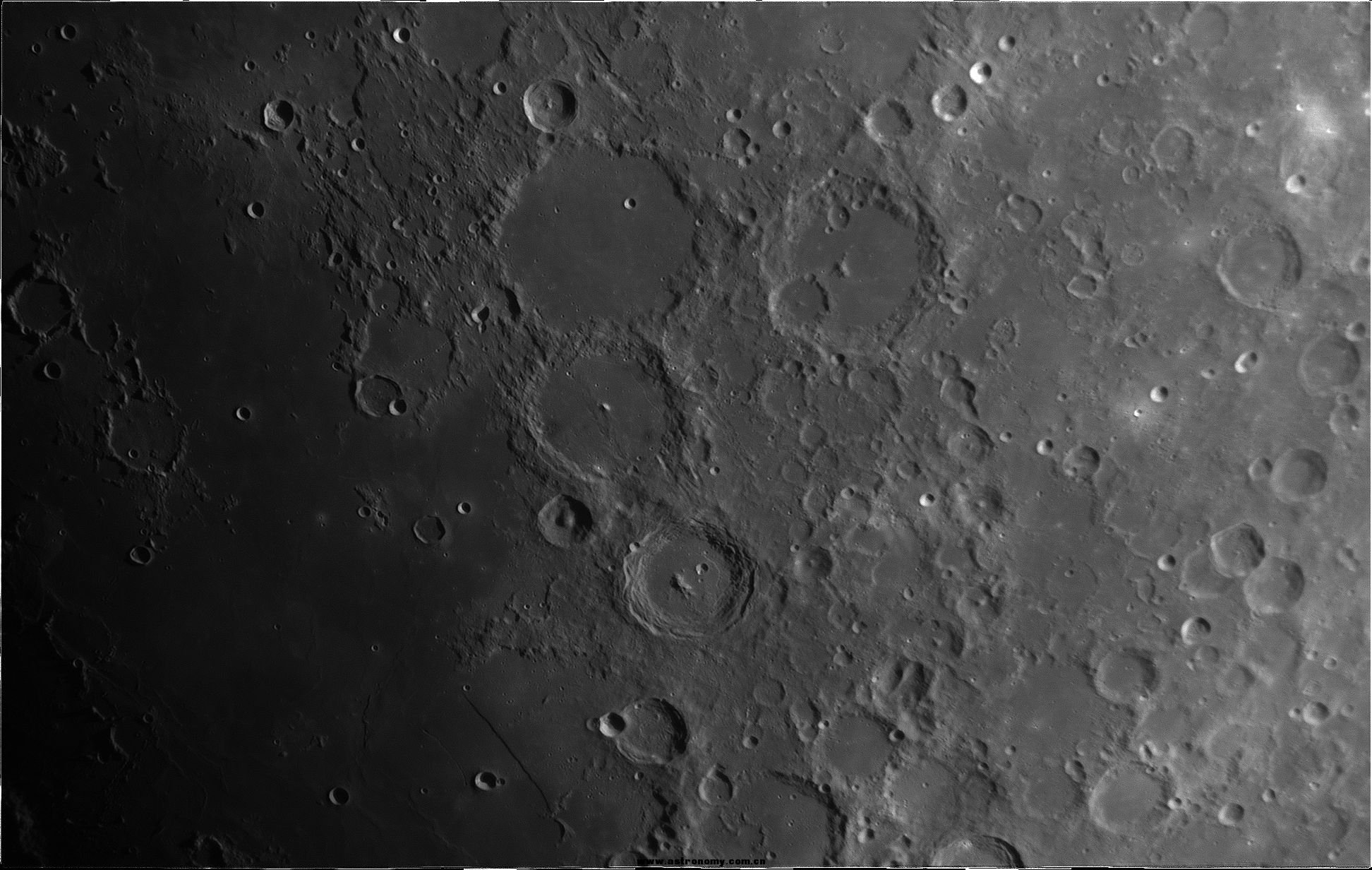 moon_210500_g3_ap3001_pp_140.jpg