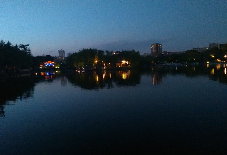 傍晚的翠湖.jpg