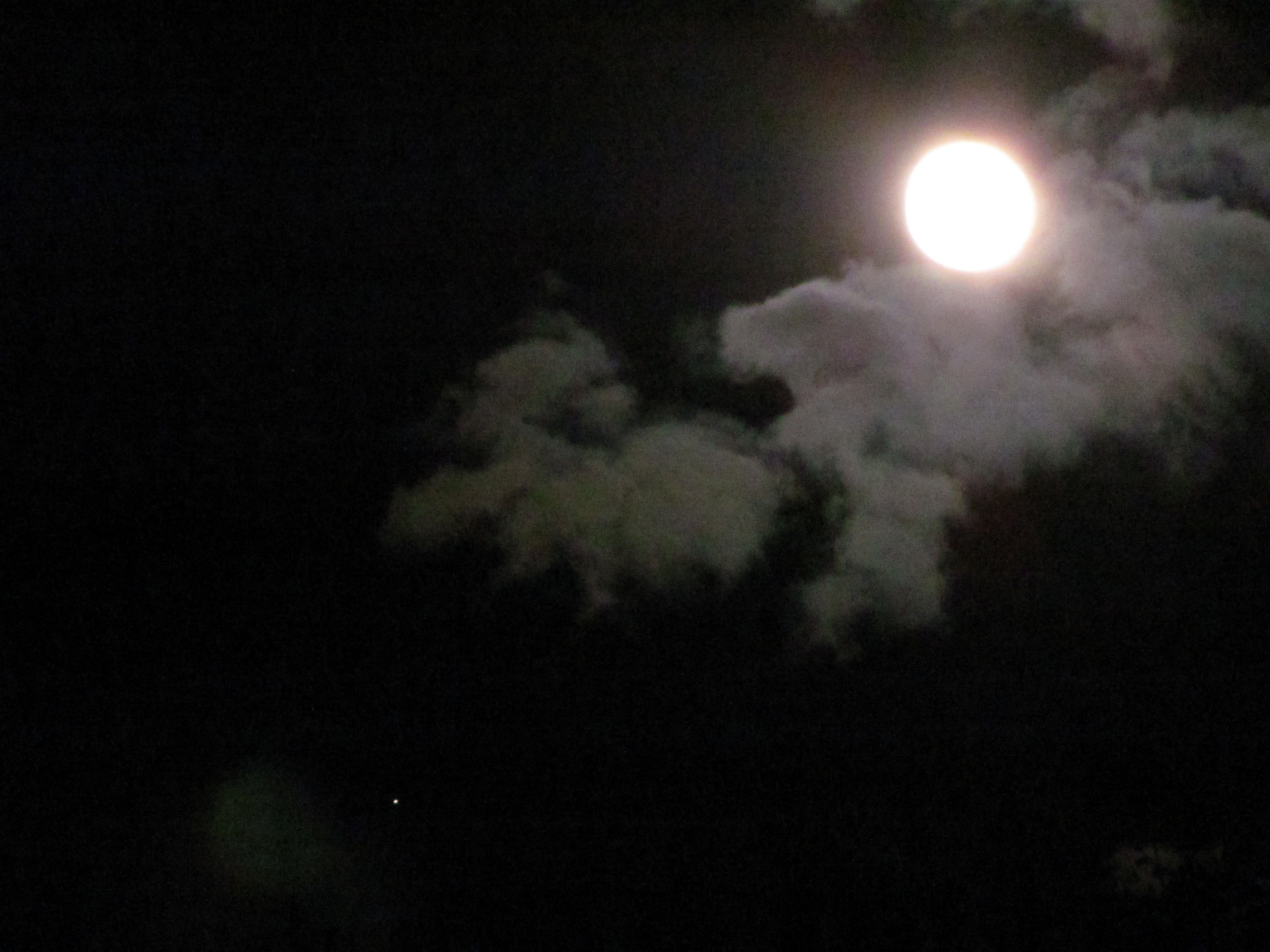 6.1 晚9:00 土星合月